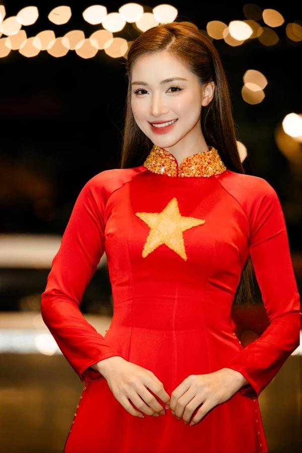 5 bà mẹ đơn thân nổi tiếng giàu có của showbiz Việt-1